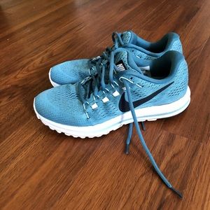 Nike Running Shoes (Zoom Vomero 12)